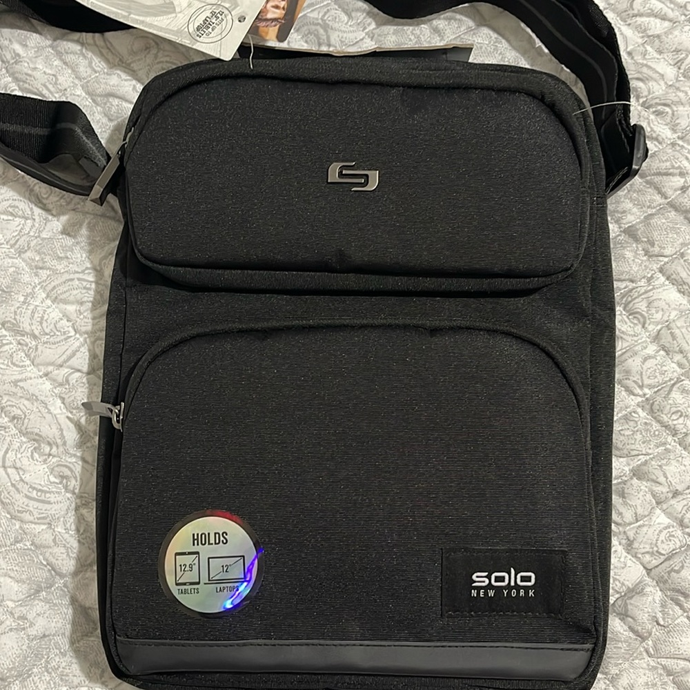 - Solo New York tablet sling